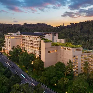 5* Otel The Golden Crown